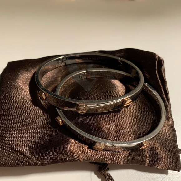 TOV ESSENTIALS Rose White Gold Fine Rivets Bangle - Picture 2 of 6